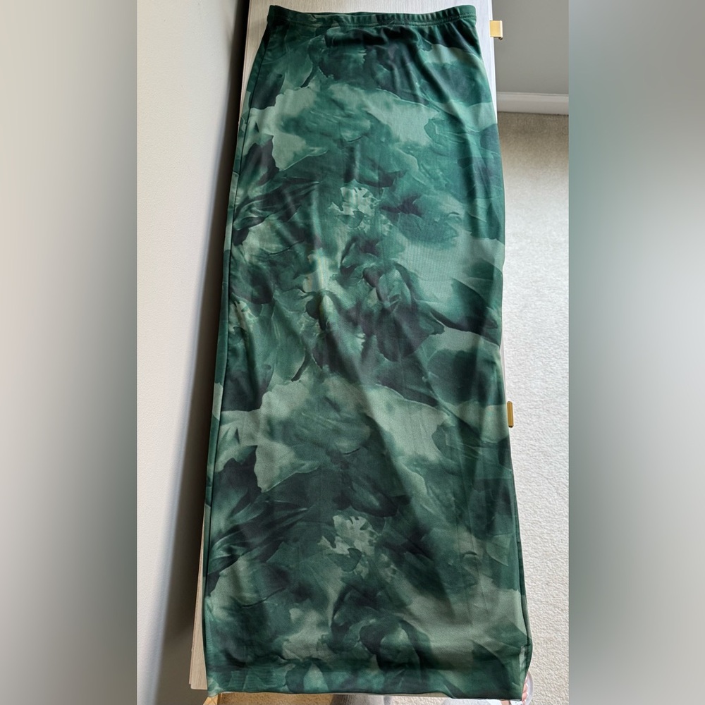 Maxi skirt with side slit